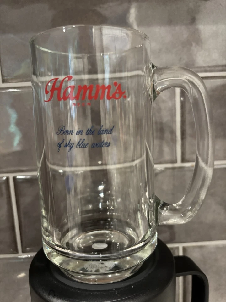 Taza de cerveza Hamm’s. Nacido en la tierra de las aguas azules del cielo Foto 1 de 1