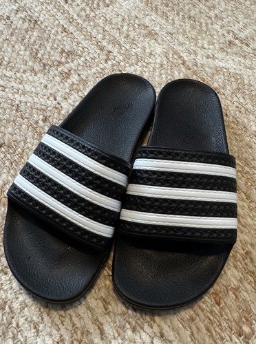 Adidas Adilette Slides taglia 6 (8 donna). 45€
