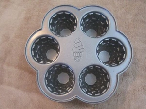 ICE CREAM CONE CUPCAKE BAKING PAN NORDIC WARE HEAVY CAST ALUMINUM NON-STICK - Picture 1 of 8