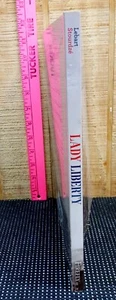 Lady Liberty by Luce Lebart (English) Paperback Book - Imagen 1 de 9