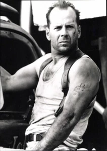 BRUCE WILLIS "Die Hard" as John McClane 5"x 7” Photo Mint Condition - Bild 1 von 1
