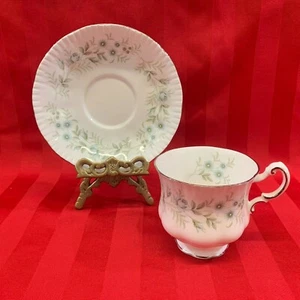 Paragon Debutante Teetasse und Untertasse Fine Bone China England - Bild 1 von 6