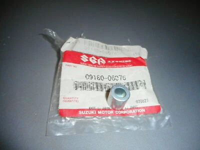 Nuevo de Lote Antiguo Suzuki RM100 RM125 RM250 RM400 1979-1980 OEM Espaciador de Tanque de Combustible 09180-06076 Foto 1 de 2