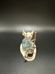 Retired Hagen Renacker Mouse with Hoe and Watering Can - Picture 1 of 6