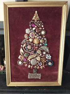 AWESOME Assemblage Vintage Jewelry Art Collage Christmas Tree framed 20.5 x 14.5 - Picture 1 of 3