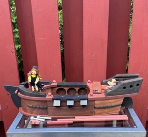 Großes Vintage Piratenschiff Modellboot Spielzeug aus Holz mit etwas Zugang. 24" x 8" x 7" - Bild 1 von 17
