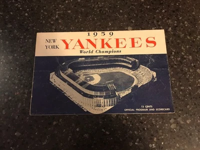 Programa oficial y tarjeta de puntuación de los Yankees de Nueva York 1959 contra los Medias Rojas de Boston sin anotar Foto 1 de 4