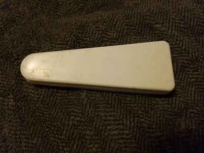 Cubierta de bisagra de puerta superior para refrigerador Sanyo # 8312133012500 del modelo SR-9510W Foto 1 de 4