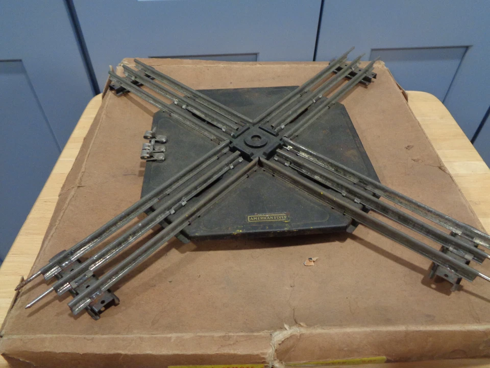 PREWAR AMERICAN FLYER O GAUGE #604 REMOTE CONTROL CROSSOVER 90 DEGREE - Image 1 of 4