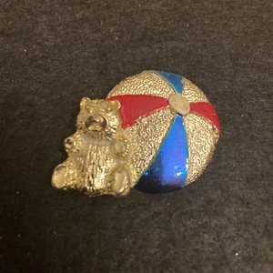 Gerry’s Rare Bear Beach Ball Vintage Brooch Pin Enamel Gold Tone Red Blue - Picture 1 of 3