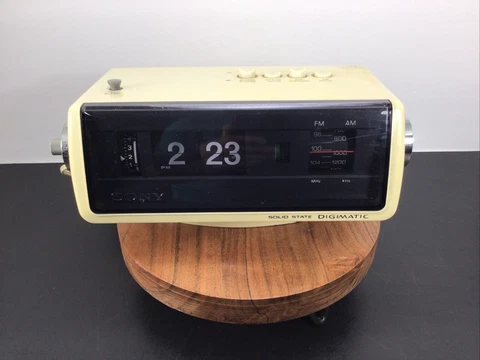 Vintage 80s Sony Solid State Digimatic AM FM Radio Flip Clock 8FC-100W Read Cover