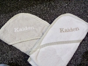 Personalisiertes Set 2 Kapuzen Babyhandtuch - bestickt Babygeschenk - schneller Versand - Bild 1 von 2