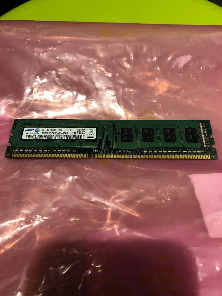 Samsung M378B5773CH0-CK0 2GB PC3-12800 DDR3-1600 240-Pin DIMM Desktop RAM - Image 1 of 1