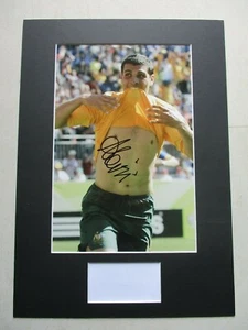 JOHN ALOISI SOCCEROO AUSTRALIA LEYENDA FIRMADA A MANO A3 EXHIBICIÓN DE FOTOS MONTADA - CERTIFICADO DE AUTENTICIDAD - Imagen 1 de 5