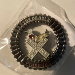 Neu mit Etikett The Cradle Rustc Münze 2023 Pinehurst Wiege Golfball Marker Neu - Bild 1 von 4