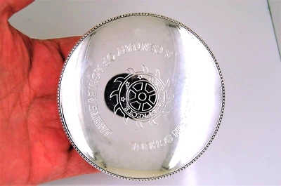 CAJA REDONDA DE PLATA DE LEY 925 PESADA VINTAGE UN SIGLO DE LOGROS -134,8 g.  Foto 1 de 4