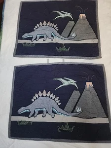 Set di 2 dinosauri trapuntati per bambini fienile in ceramica STANDARD Sham Warren Vulcano - Foto 1 di 9