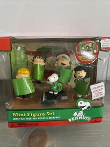 Peanuts 2013 Scuola Natale Concerto Coro Mini Figure Set 5 Pz E Sfondo - Foto 1 di 10