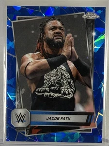 Jacob Fatu 2025 Topps Edición Cromo Zafiro WWE #100 - Imagen 1 de 2