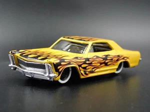 1965 65 Buick Riviera Lowrider Giallo 1:64 Scala da Collezione Modellino Auto - Foto 1 di 7