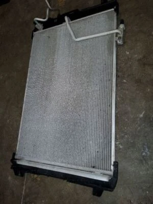 08 09 10 11 12 13 14 15 16, Mercedes E350, condensador CA, parte #: 204-500-06-54 Foto 1 de 4