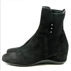 Aquatalia 7.5 Black Weatherproof Suede Versus Ankle Boot $495 - Picture 1 of 8