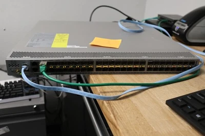 Conmutador de red Cisco Nexus 3548P-10G - Usado - Probado - Estado grado C Foto 1 de 4