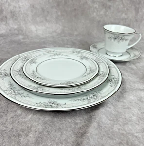 Legendary by Noritake Sweet Leilani 5 Piece Place Setting Floral Dinnerware VTG - Picture 1 of 4