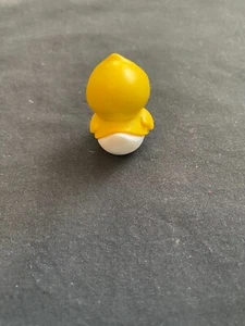 Miniatur weiße Ente Ente Jeep Harz Figur blaue Fliege 1,25" groß Figur - Bild 1 von 3