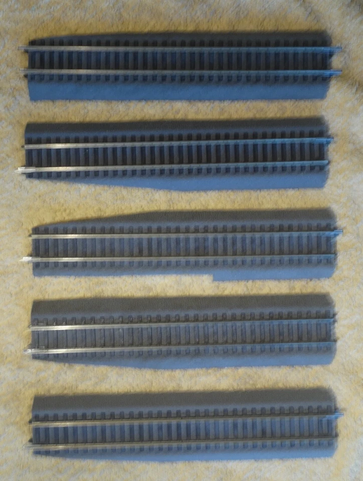 Roco LINE   42510   (Spur H0)  5 Stück   Gleis gerade  G1   (C-Gleis)  B-Ware 2 - Bild 1 von 2
