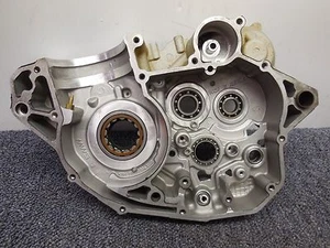 KTM 250 SXF 2010 lado derecho motor cárter cárter cárter 10 250SXF SX F - Imagen 1 de 7