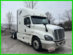 2017 Freightliner Cascadia  NO RESERVE  # 21200  10R CI OH  - Picture 1 of 12