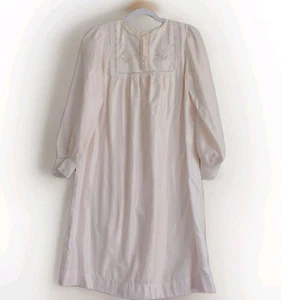Barbizon Pale Pink Cotton Long Nightgown Vintage 1970s Demure Eyelet Lace Modest - Bild 1 von 12