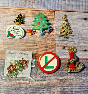 Lote mayormente vintage todos los broches de Navidad prendedores pendientes de botón - uno es sello distintivo - Imagen 1 de 3
