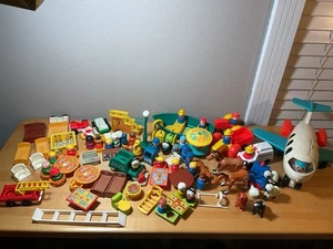 Huge Lot 90+ Vintage Fisher-Price Little People Figures Furniture & Vehicles - Picture 1 of 24
