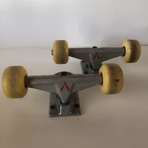 Venture Skateboard Trucks 7.5” (Hanger 5.0”) Black Bushings W/wheels 52mm EUC - Bild 1 von 10