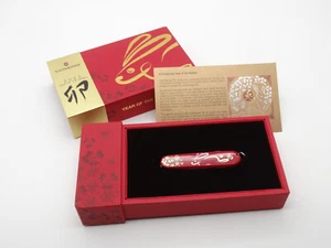 VICTORINOX HUNTSMAN YEAR OF THE RABBIT 2023 Army Knife Red New LIMITED SAK - Picture 1 of 13