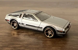 Mattel - Hot Wheels 1981 DMC DeLorean - Back to the Future Movie - Diecast Car - Picture 1 of 18
