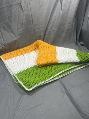 Manta afgana hecha a mano ganchillo tejido tiro 51” × 31” verde, amarillo, blanco. Foto 1 de 4