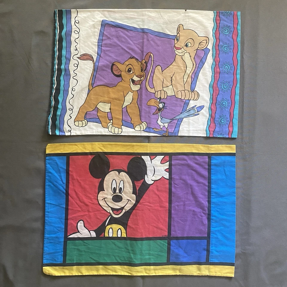 Lote de 2 fundas de almohada Disney vintage años 90 - Mickey Mouse y el Rey León años 90 Foto 1 de 4