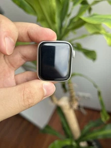Apple Watch SE 1.Gen 40mm Alu Silber Sportarmband - Bild 1 von 10