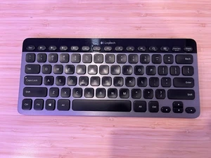 Logitech Bluetooth Illuminated Keyboard K810 - Picture 1 of 6