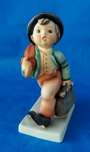 Goebel Hummel Figurine R 11/0 " Merry Wanderer " 1972-1979 4 1/2 " Tall - Picture 1 of 10