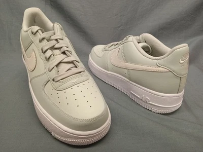 Nike Niños Air Force 1 (GS) Tenis Plata Ligera Vela Abeto Talla 7Y ¡NUEVAS SIN CAJA! Foto 1 de 4