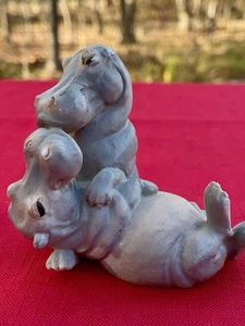 Nilpferd Paar küssend - Bild 1 von 6