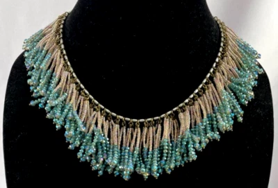 Collar gargantilla con flecos y cuentas de cristal iridiscente azul verde marca BERRY Foto 1 de 4