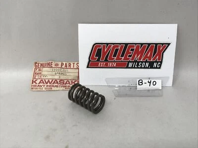 Mola de válvula interna Kawasaki “NOS” Z1 KZ ZN KZ1300 KZ1000 1973-88 FABRICANTE DE EQUIPAMENTO ORIGINAL: 12007-011 - Imagem 1 de 2