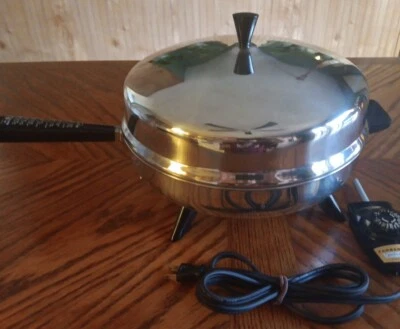 "Sartén eléctrica Farberware vintage cúpula de 12"" con control revestida de aluminio inoxidable" Foto 1 de 4
