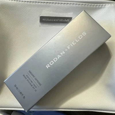 Base líquida perfeccionadora Rodan + Fields Radiant Defense FPS 30 arena 3 nueva Foto 1 de 2