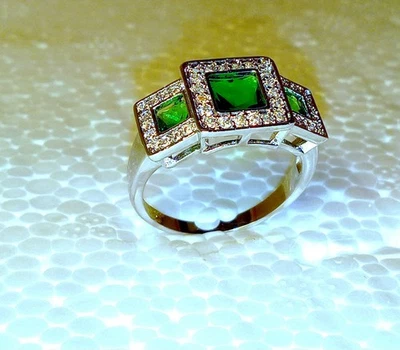 Anillo de tres piedras de zafiro blanco esmeralda creado en laboratorio de corte cuadrado de plata 925 talla 7  Foto 1 de 4